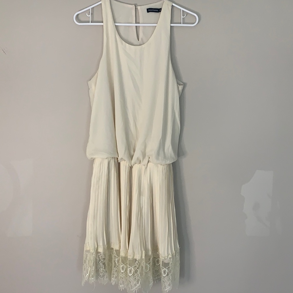 Cream gathered waist pleated dress M